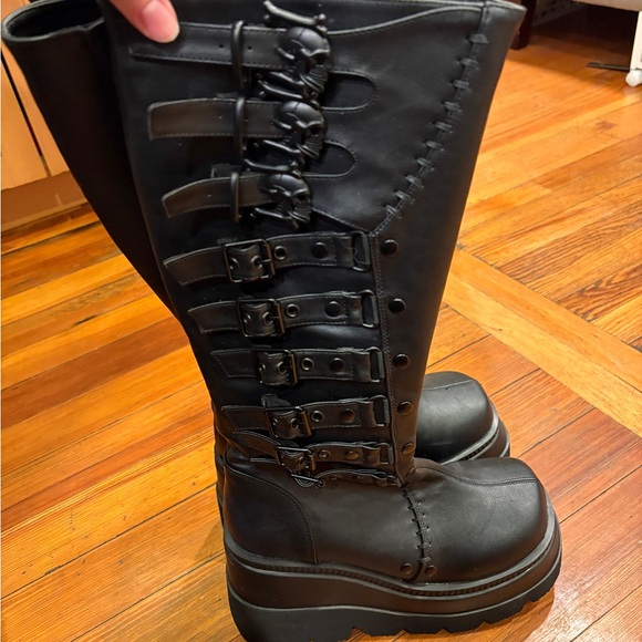 Demonia Shaker-232 platform boots - Picture 3 of 5